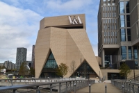 Een Balenciaga-jas gaf dit Londense museum zijn vorm