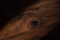 Na tien jaar licht hout keert donker eindelijk terug