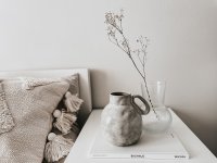 Het nachtkastje is het overbodigste meubelstuk van je slaapkamer