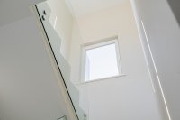 Glazen wanden en trappen veroveren het luxe interieur