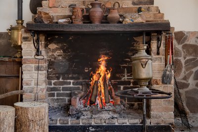 Winters genieten: een overkapping met houtkachel