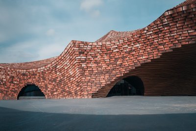 Het eerste bakstenen Serpentine Pavilion in 25 jaar