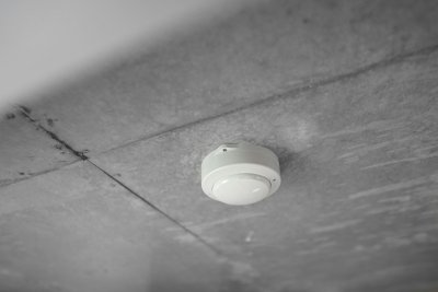 Je rookmelder piept nooit toevallig midden in de nacht