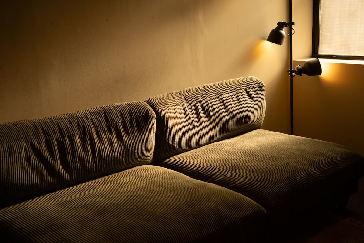 Eén plafondlamp in je woonkamer is een interieurfout